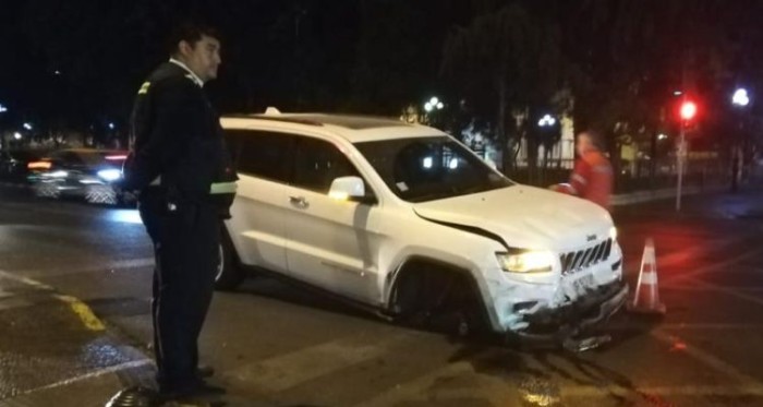 Como película de acción: hombre escapó de un accidente y condujo más de 10 cuadras sin una rueda