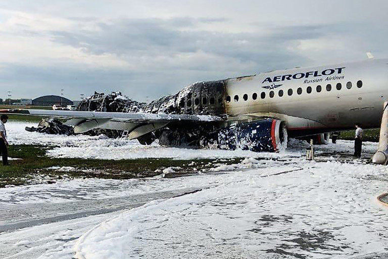 video muestra incendio de avion ruso desde el interior
