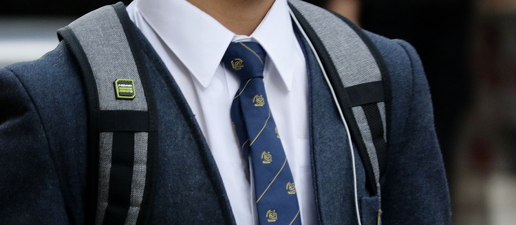 uniforme escolar hombre