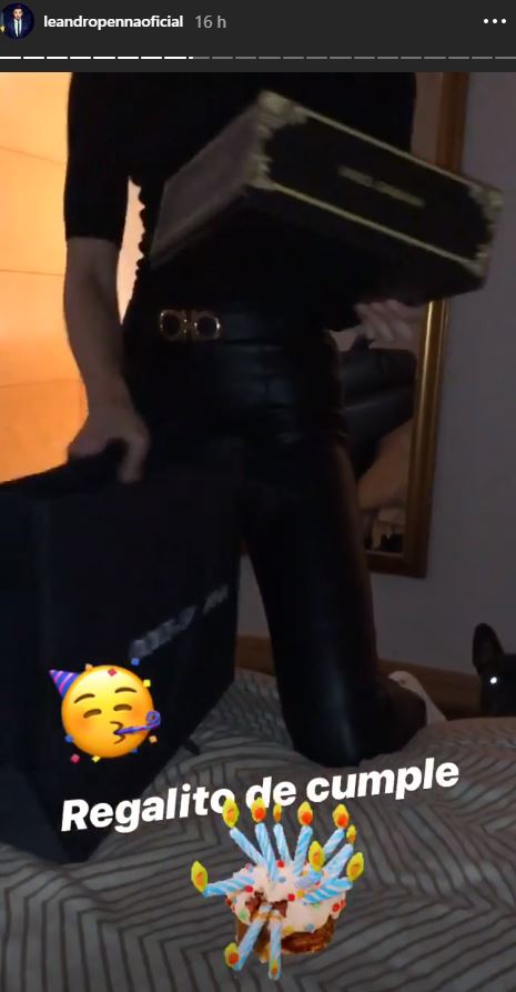 leandro penna hace regalo a talita politta