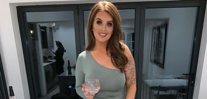 Es joven, millonaria y está soltera hace un año: ahora ofrece $53 millones a quien la ame de verdad