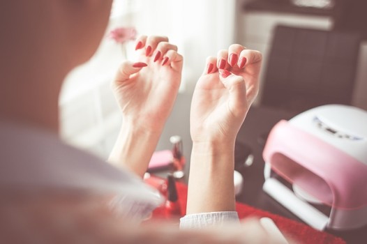 ¿Es o no dañino realizarse una manicure permanente?
