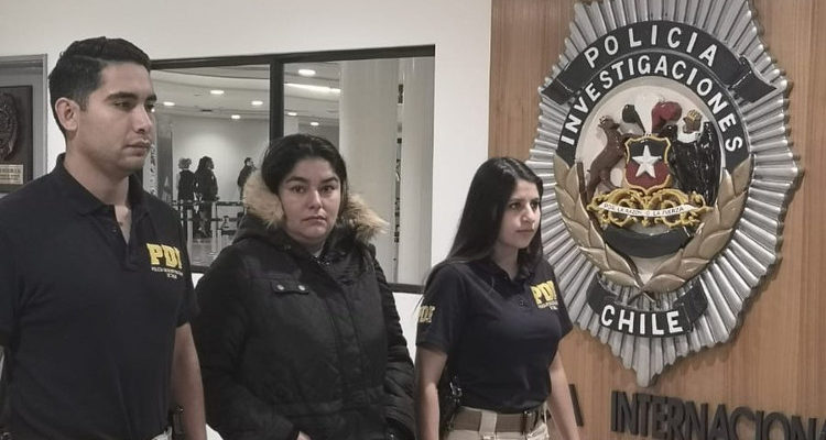 El millonario error que motivó a policía peruana a escapar con unos 70 millones de pesos a Chile