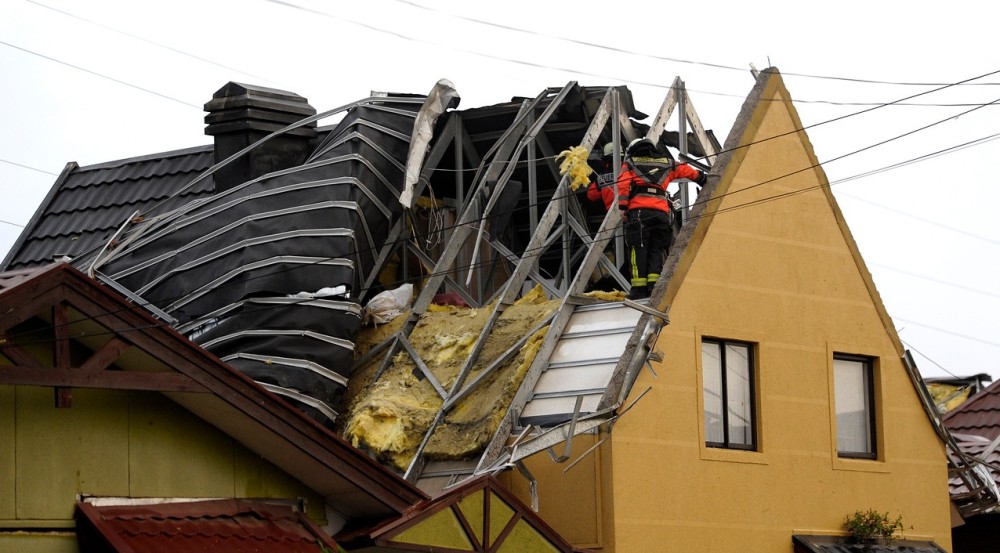 Cámaras de seguridad evidencian la fuerte intensidad con la que tromba marina pasó por Talcahuano