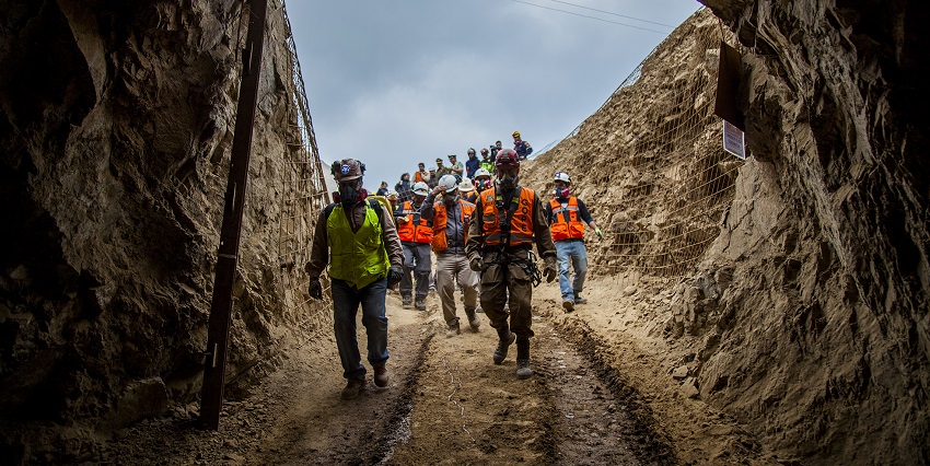 Trabajos de rescate de tres mineros en la Mina San Jose de Tocopilla