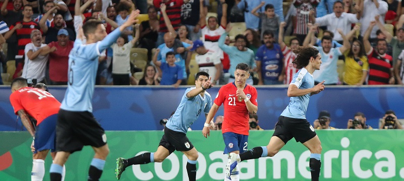 La 'Roja' cayó ante Uruguay y jugará con Colombia en cuartos de la Copa América