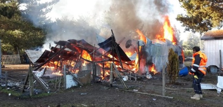 Niño muere tras incendio que destruyó su casa en Quillón