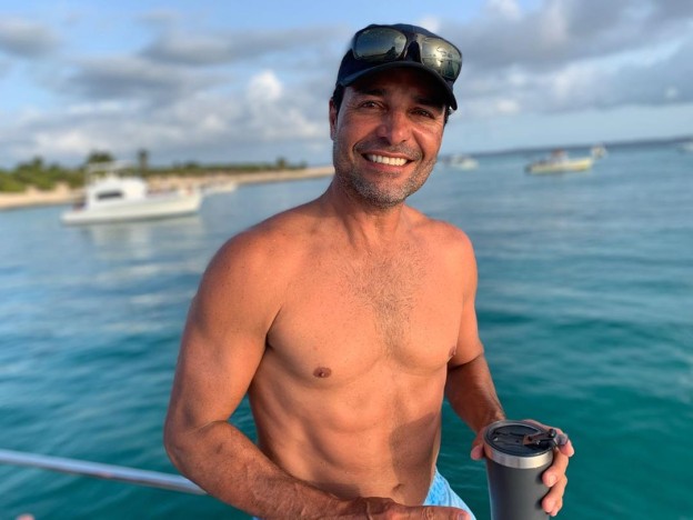 Chayanne Celebró "previa" De Su Cumpleaños 51 Con Fotografía A Torso ...