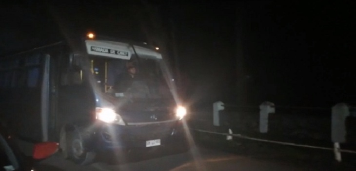 bus de la armada llego a hualpen por derrumbe