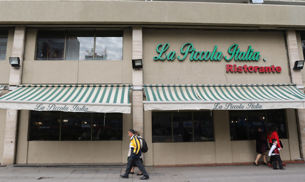 Botellas quebradas y amenazas: revelan video de brutal pelea en restaurante La Piccola Italia
