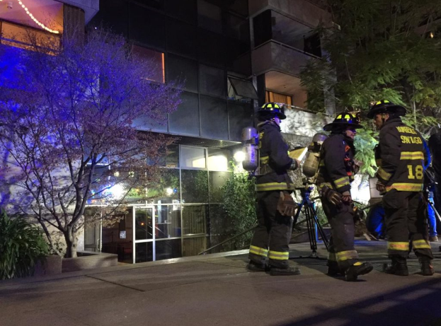 Ascensor cae desde al menos 20 pisos en edificio en Las Condes