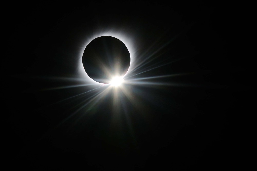 La gente quedó impresionada: las asombrosas postales que dejó el eclipse solar total
