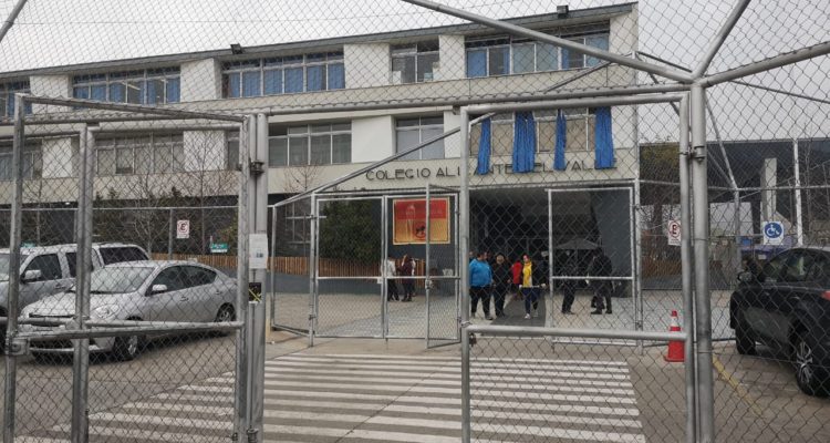 Seremi de Salud investiga posible reutilización de jeringa en vacunación en colegio de Puente Alto