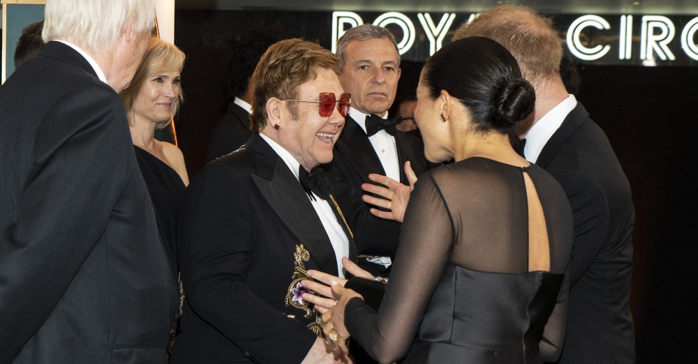 Elton John defendió a Harry y Meghan de las críticas por sus viajes