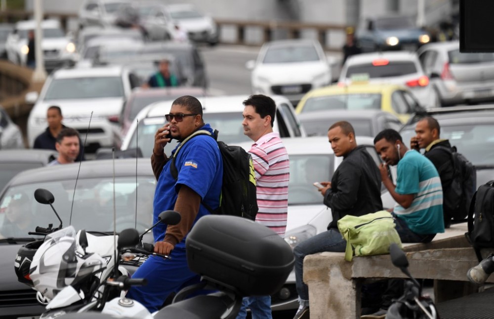 Hombre secuestró bus con 31 rehenes en Río de Janeiro: fue abatido por francotiradores