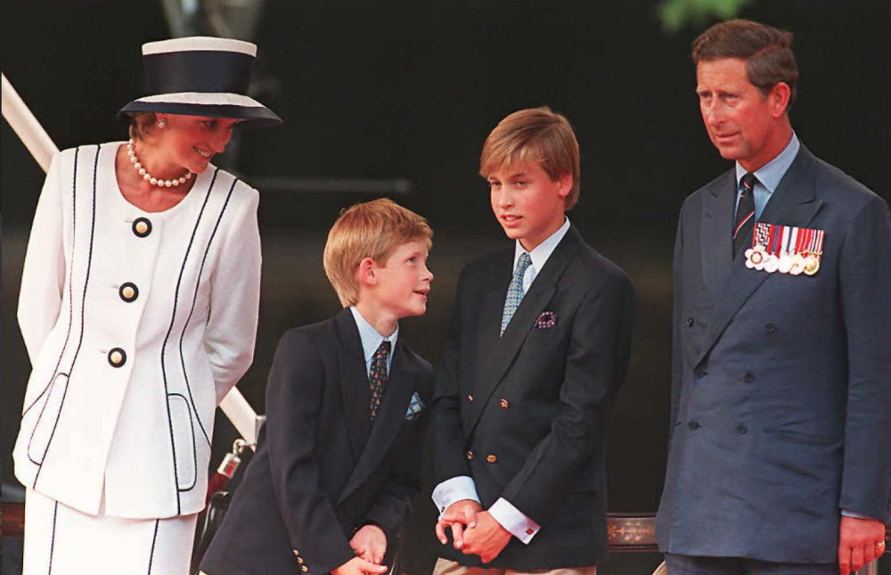 Fotografía de infancia del príncipe Charles dejó en evidencia el innegable parecido con su hijo Harry