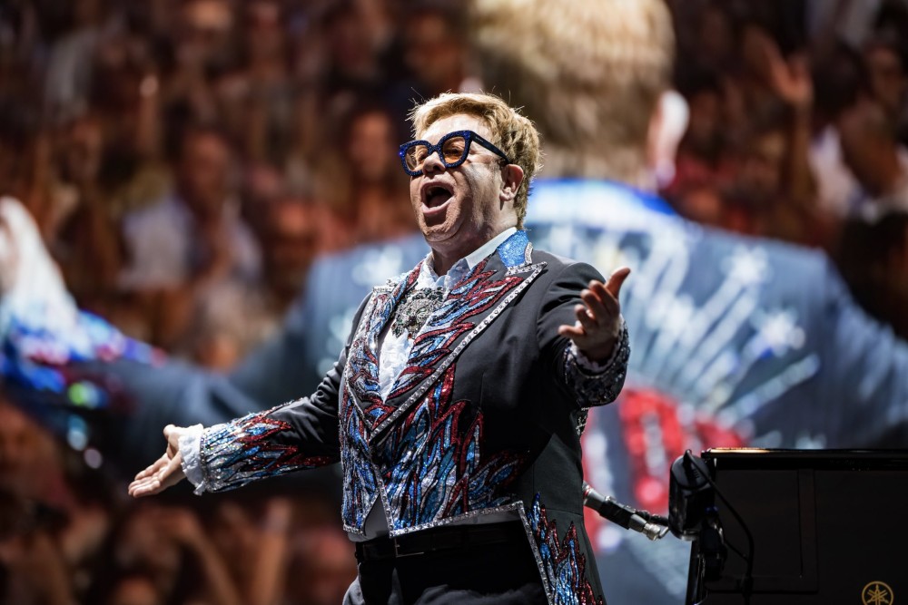 Elton John defiende a los duques de sussex
