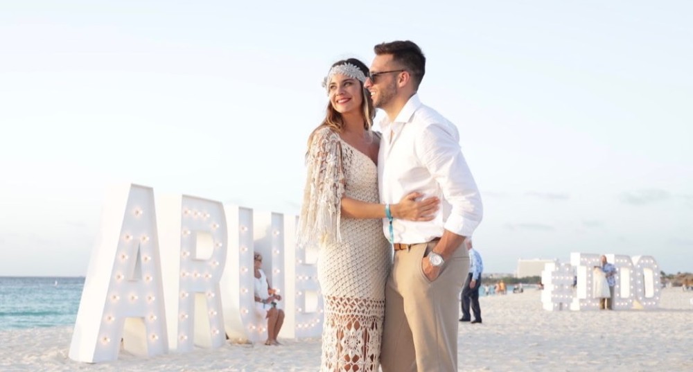 Camila Stuardo se casó por segunda vez en Aruba: vivió romántica experiencia con otras 200 parejas