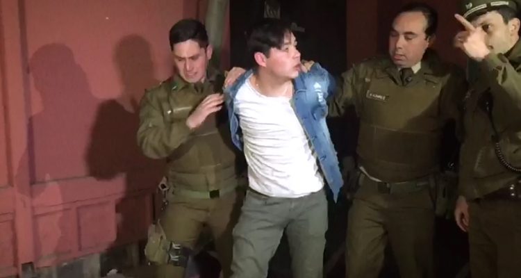 Detienen a carabinero que disparó afuera de una comisaría ofuscado por no poder seguir de fiesta