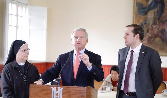 Felipe Larraín pidió a monjas que rezaran para poner fin a la Guerra Comercial: 