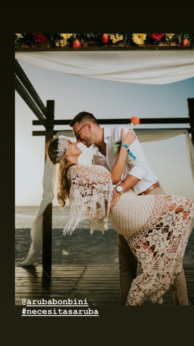 Camila Stuardo se casó por segunda vez en Aruba: vivió romántica experiencia con otras 200 parejas