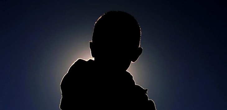 Trágico accidente afectó a menor de 4 años en Argentina: murió al tragar un gancho de corchetera