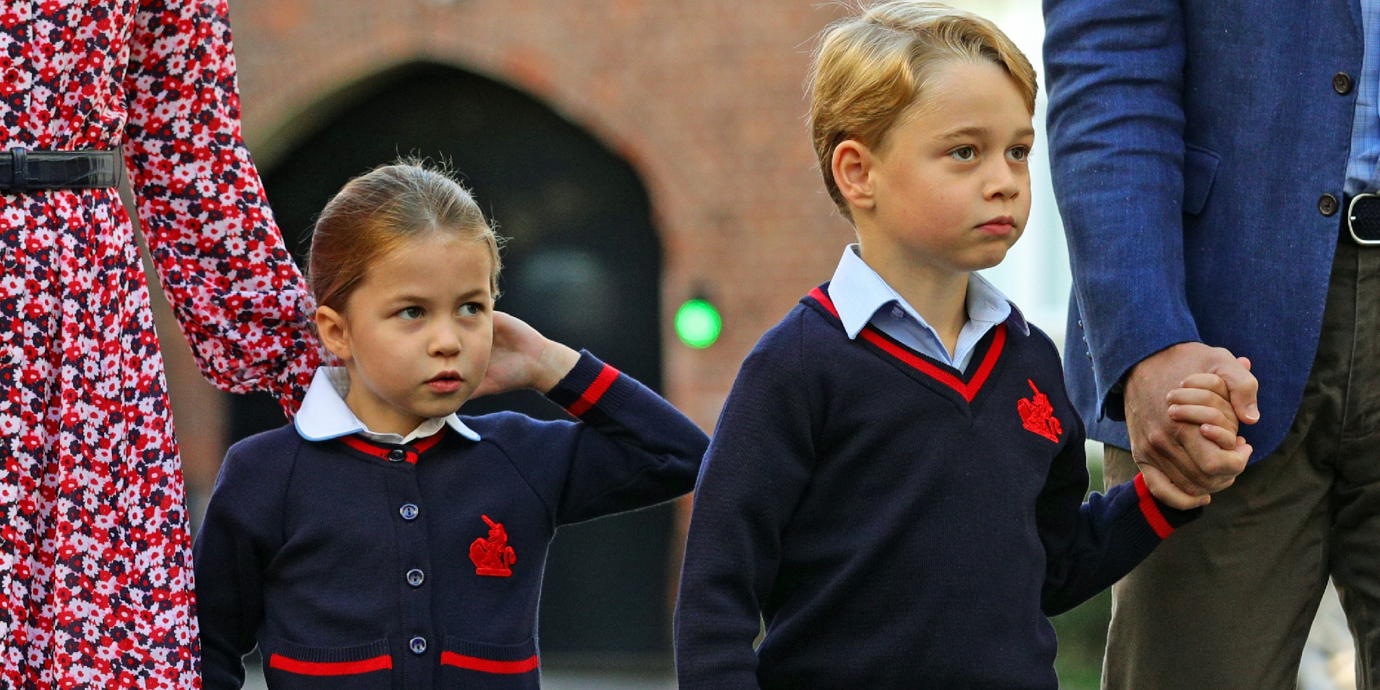Reina Isabel II reveló que la princesa Charlotte es la "guardaespaldas" de George en el colegio