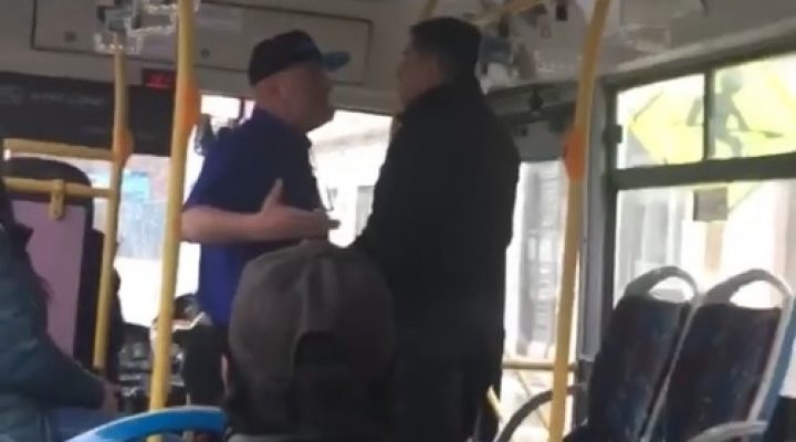 chofer agredió a un pasajero en bus de Punta Arenas