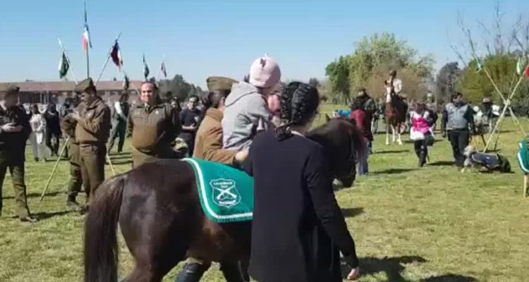 Carabineros lleva a cabalgar a niña con cáncer terminal