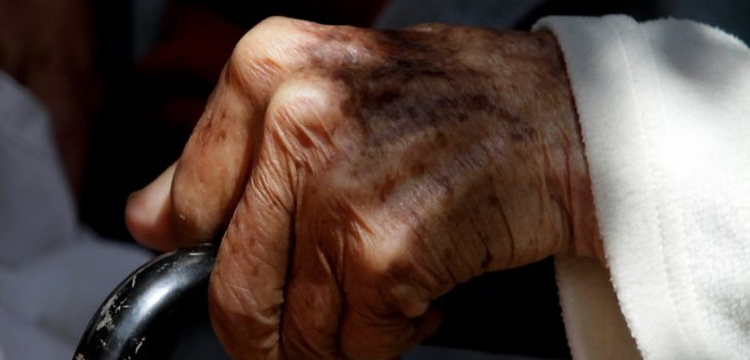 Habría sido atropellado: adulto mayor fue encontrado con una fractura en la carretera de Hualaihué