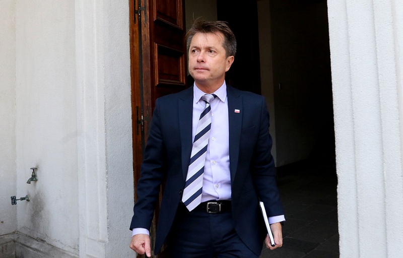 Gobierno blinda a Salaberry pese a investigación de Fiscalía y pedidos de renuncia en la oposición