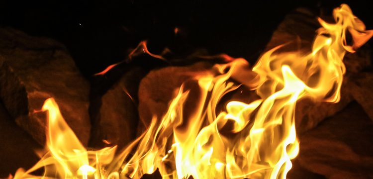 Joven quemó cartas de amor de su ex y terminó incendiando su departamento