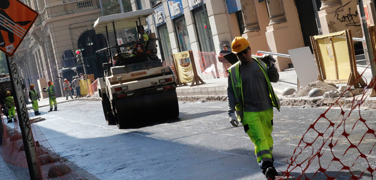 Obreros de la construcción realizaron su propia versión de la Parada Militar y se volvieron viral