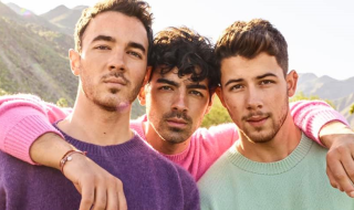 Jonas Brothers sorprenden a fanatica con visita a hospital