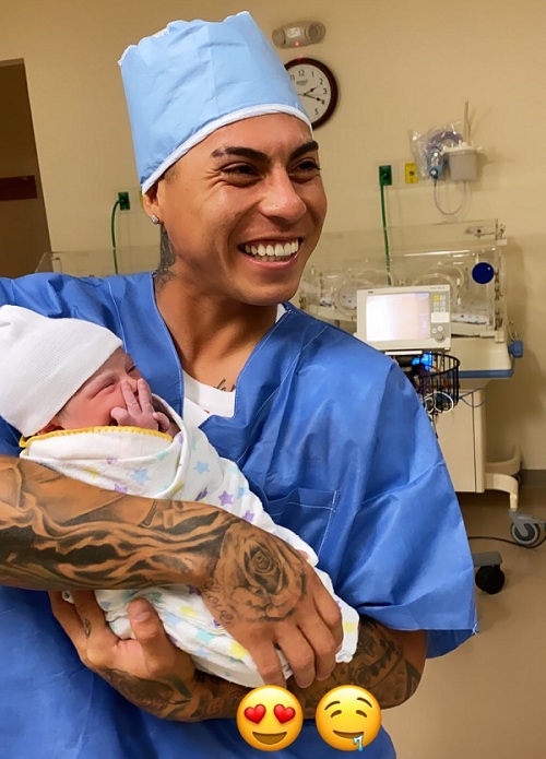 eduardo vargas y su pequeña hija