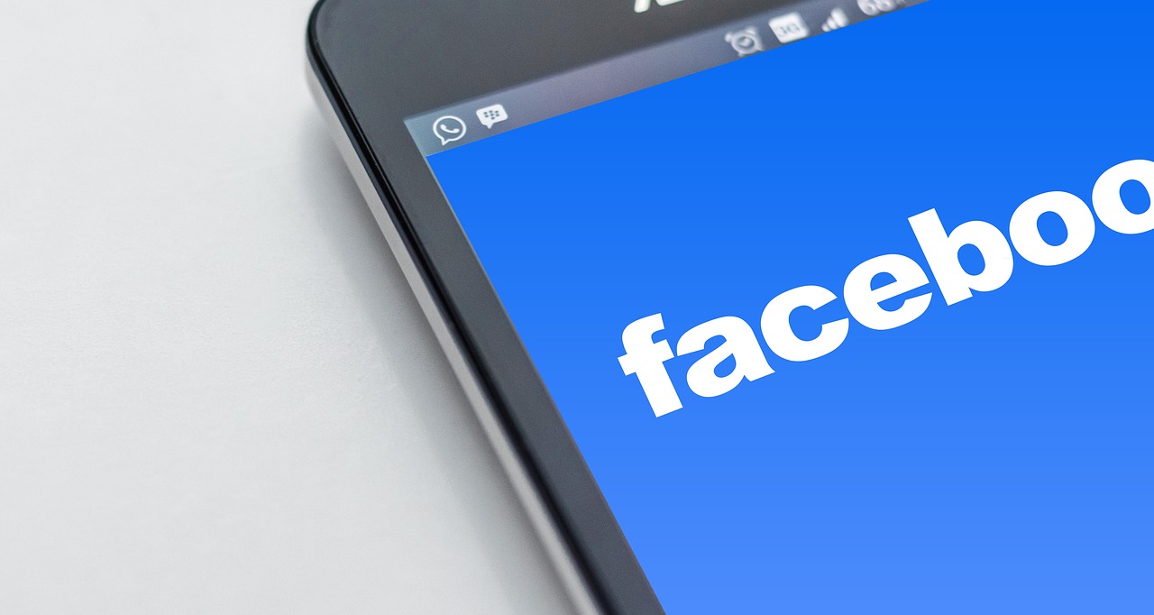 Facebook suspendió "decenas de miles" de apps tras análisis de privacidad