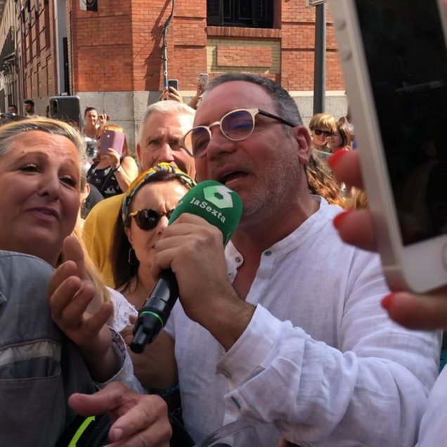 Luis Jara en funeral de Camilo Sesto