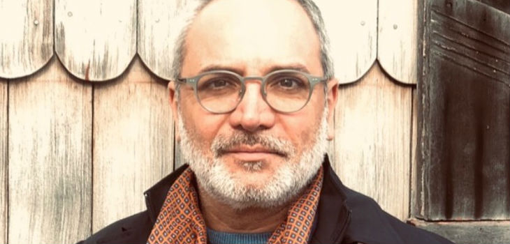 Luis Jara fue a cubrir el funeral de Camilo Sesto y terminó cantando en la TV española