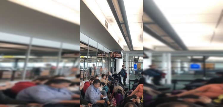 Captan momento del sismo 6.6 en el Aeropuerto de Santiago y pasajeros ni se inmutaron