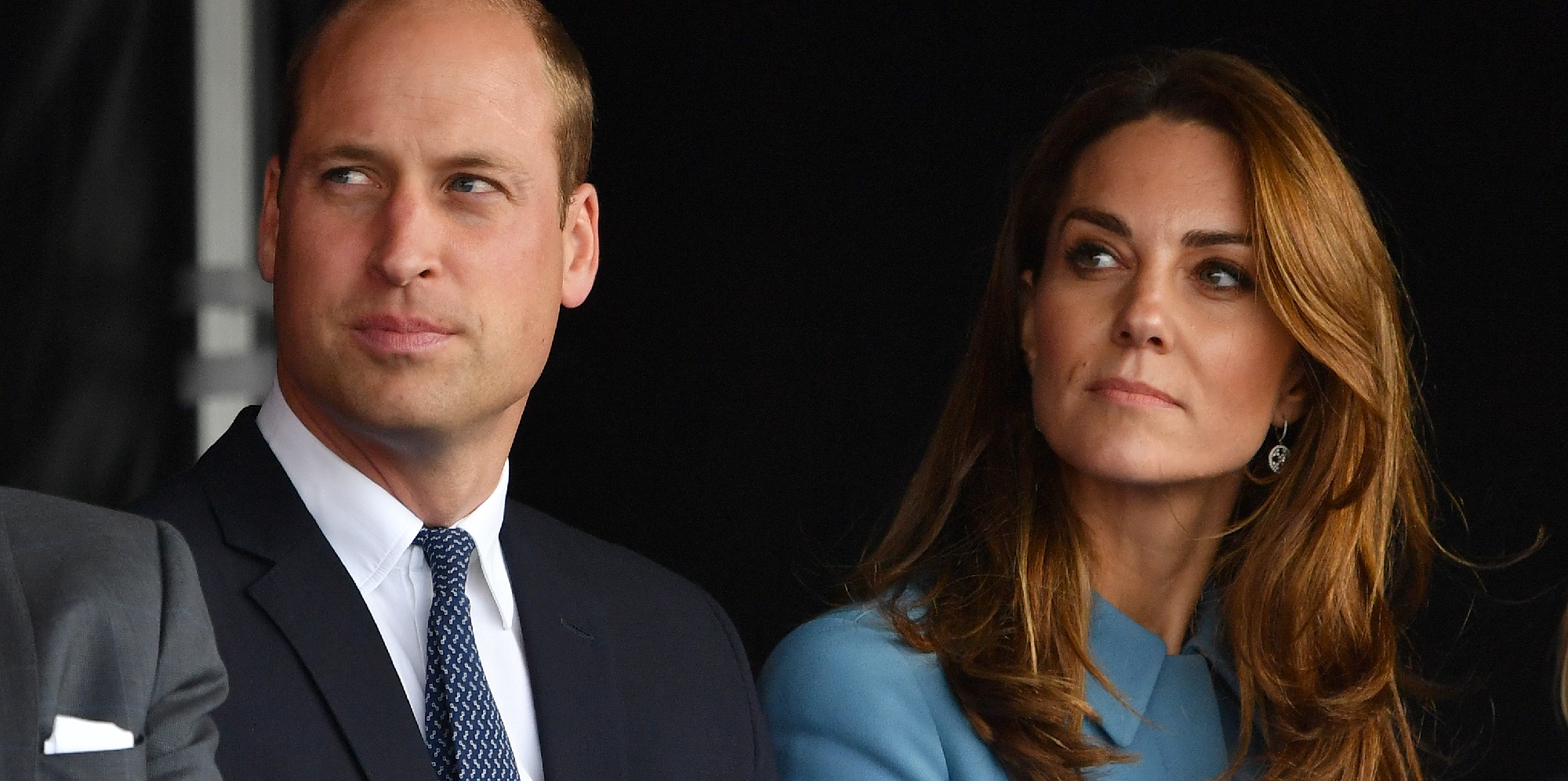 Príncipe William "eclipsó" a Kate Middleton con tradicional look en evento oficial en Pakistán