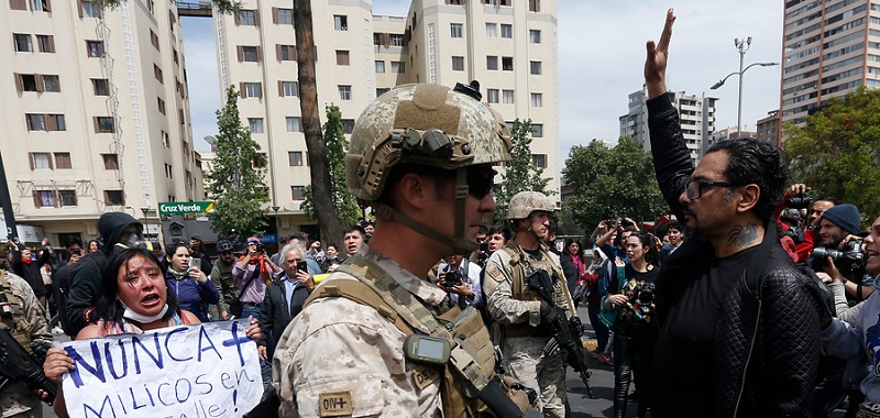 Vocalista de Lucybell tras enfrentar a militares en Plaza Italia: 