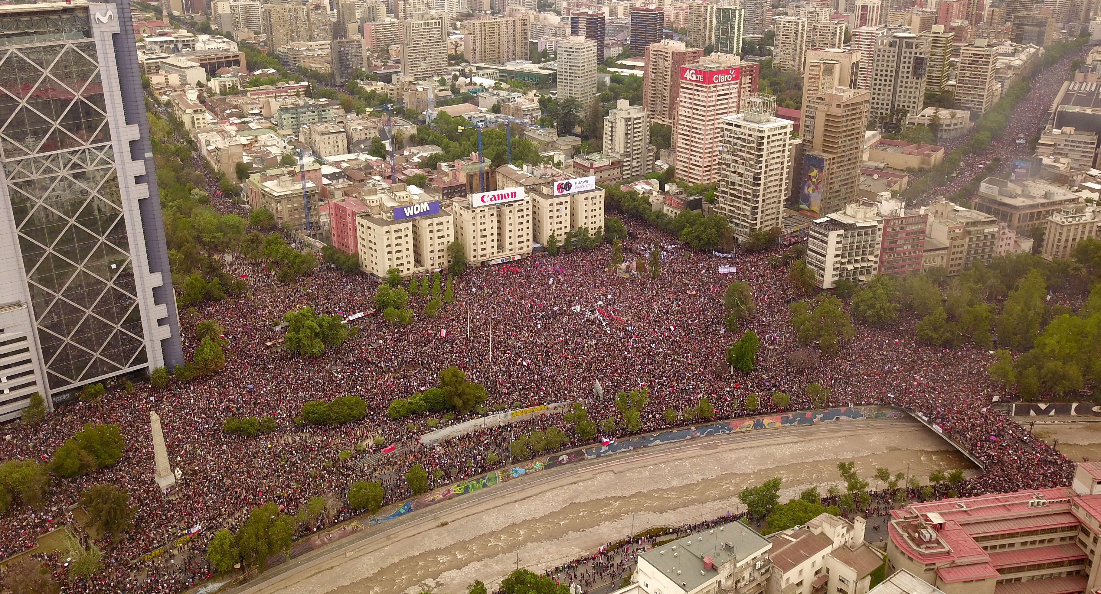 Las imágenes que ha dejado la histórica "marcha más grande de Chile"
