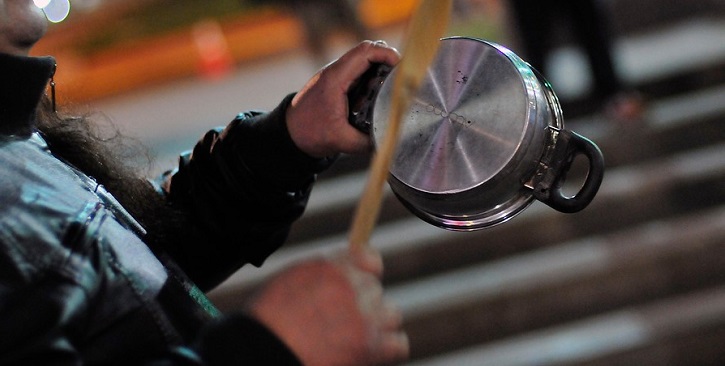 El clasista comentario que recibió una joven en Lo Barnechea por manifestarse: "Anda a vivirte a Maipú”