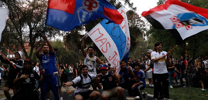 Inédito: emocionante video muestra a hinchas de la U, Colo Colo y Católica unidos en protestas
