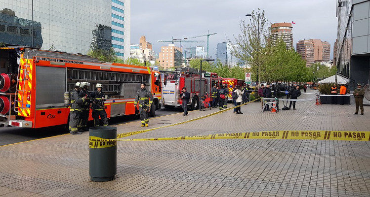 Bomberos acude a Costanera Center: indagan muerte de persona por presunta ingesta de cianuro