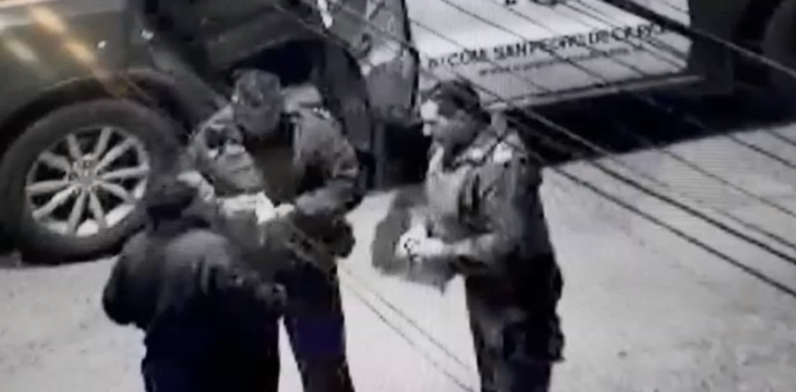 Conductor ebrio quizo sobornar a Carabineros: video grabó cuando lo arrestaron por cohecho