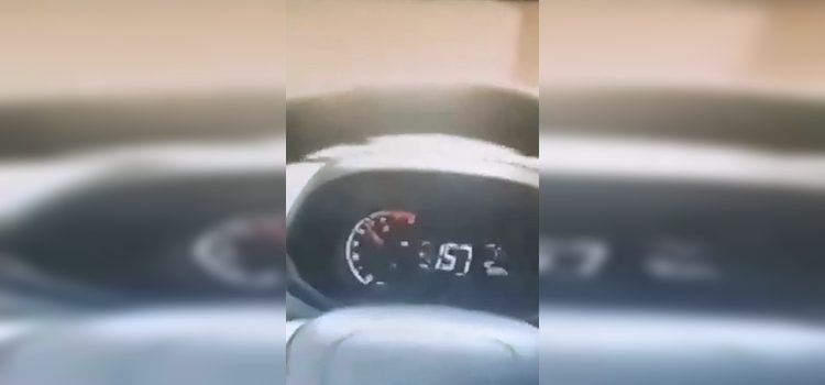 Delincuentes roban auto y transmiten por Facebook Live su fuga... a más de 150 km/h