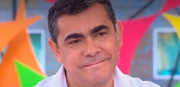 Periodista de TVN Carlos López recibió perdigón cuando cubría las protestas: siguió reporteando