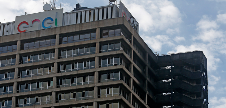 Así quedó el edificio de Enel tras incendio durante jornada de protestas en Santiago