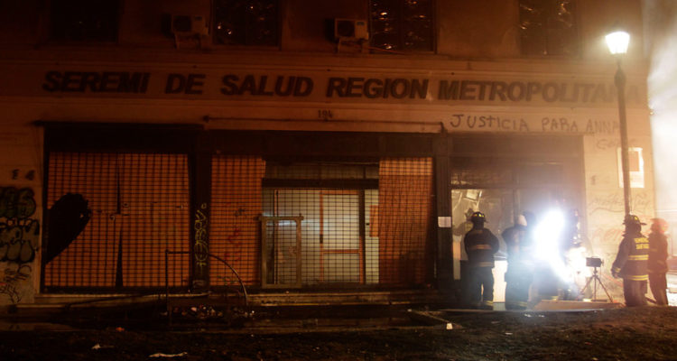 Incendio en edificio Seremi de Salud Region Metropolitana | Mauricio Mendez | Agencia Uno 